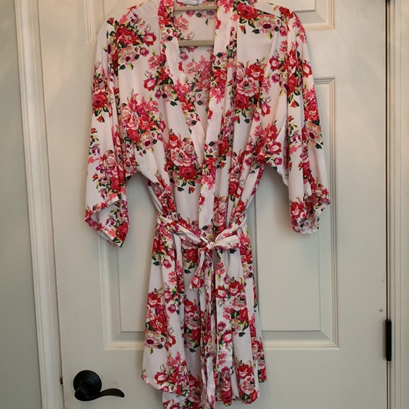 Short Floral Satin Robe Kimono Sleeve Bathrobe Wrap - Picture 3 of 8